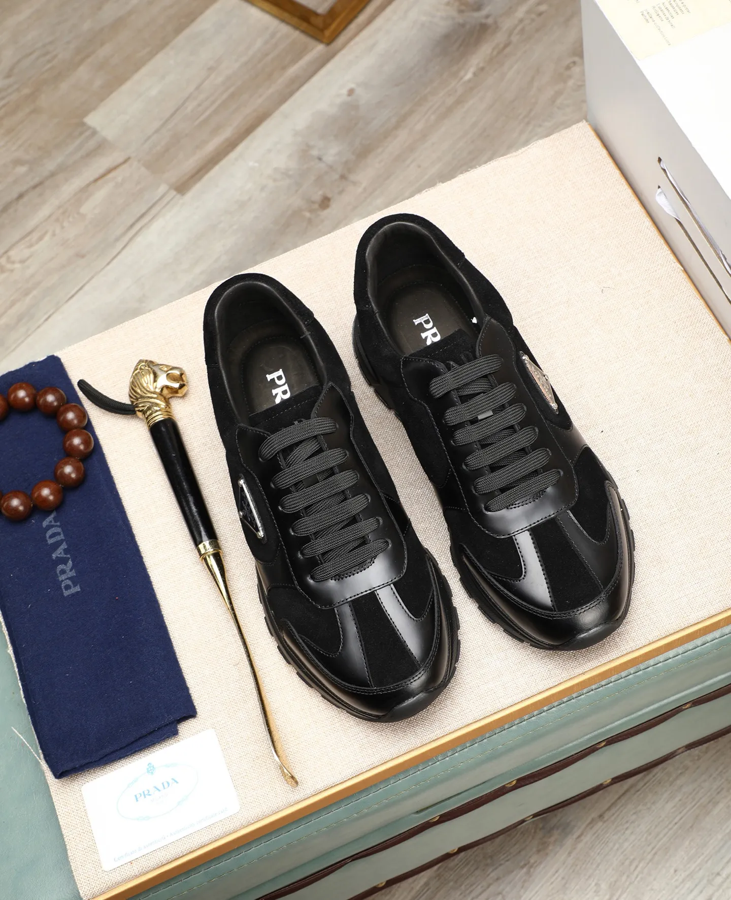 Men's shoes 💰600 Top quality New hot models on the official website, timeless for a century, 🆘 Trendy brand (Prada) mainly promotes hot models, avant-garde and versatile fashion men's shoes private version molding, cowhide surface splicing 1:1 oil edge treatment... fashionable and simple, original imported cowhide lining cowhide feet; the atmosphere and personality are more fashionable, eye-catching and pursuing class, it will subvert the old idea and be a must-have for fashion trendsetters with you! Must keep it for yourself! High-end comfort, high-end quality workmanship. Size: 38-44 Various colors available. full package